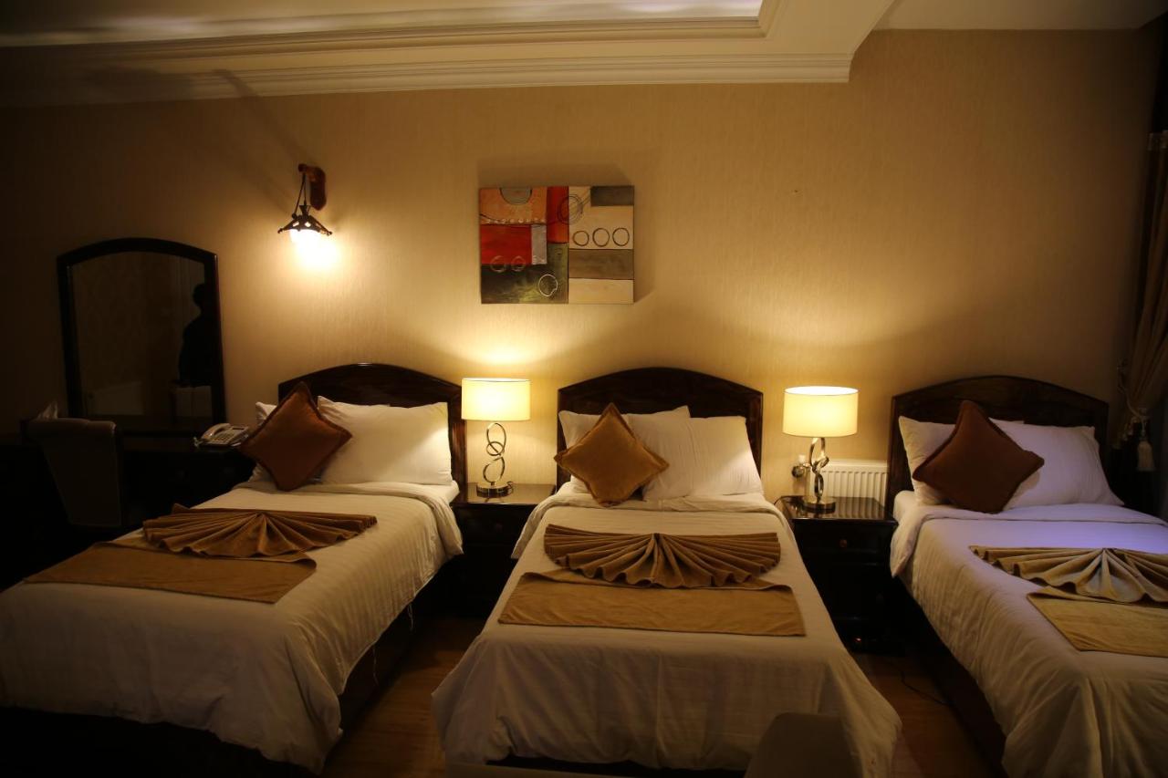 Triple Room